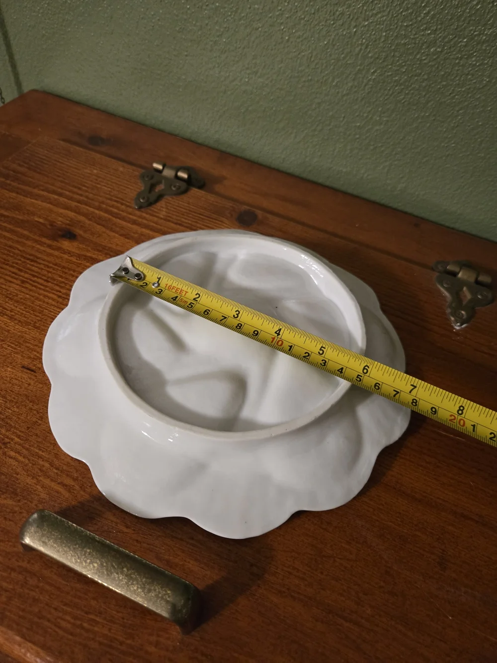 White and Gold Porcelain Oyster Plate